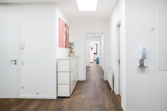 Dr. med. Roland Karl Mühleder, Faltenunterspritzung Koblenz